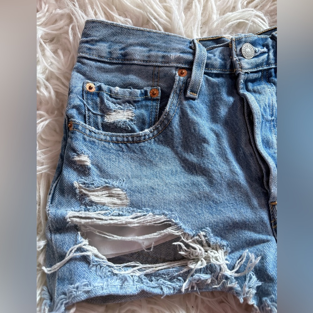Levi’s 501 High Rise Distressed Cutoff Denim Shorts W26 - Picture 4 of 8
